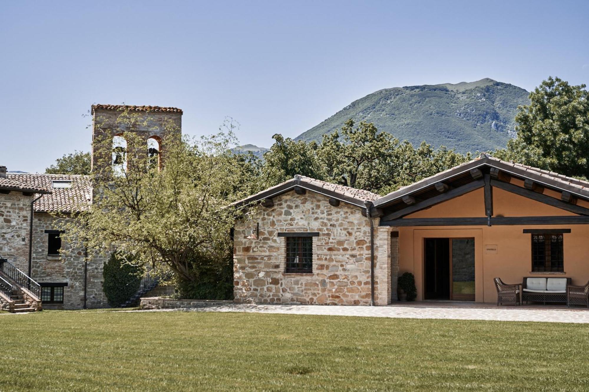 Hotel Borgo Lanciano Castelraimondo Exterior foto