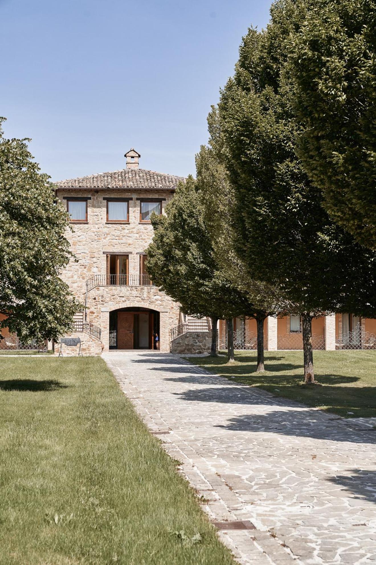 Hotel Borgo Lanciano Castelraimondo Exterior foto
